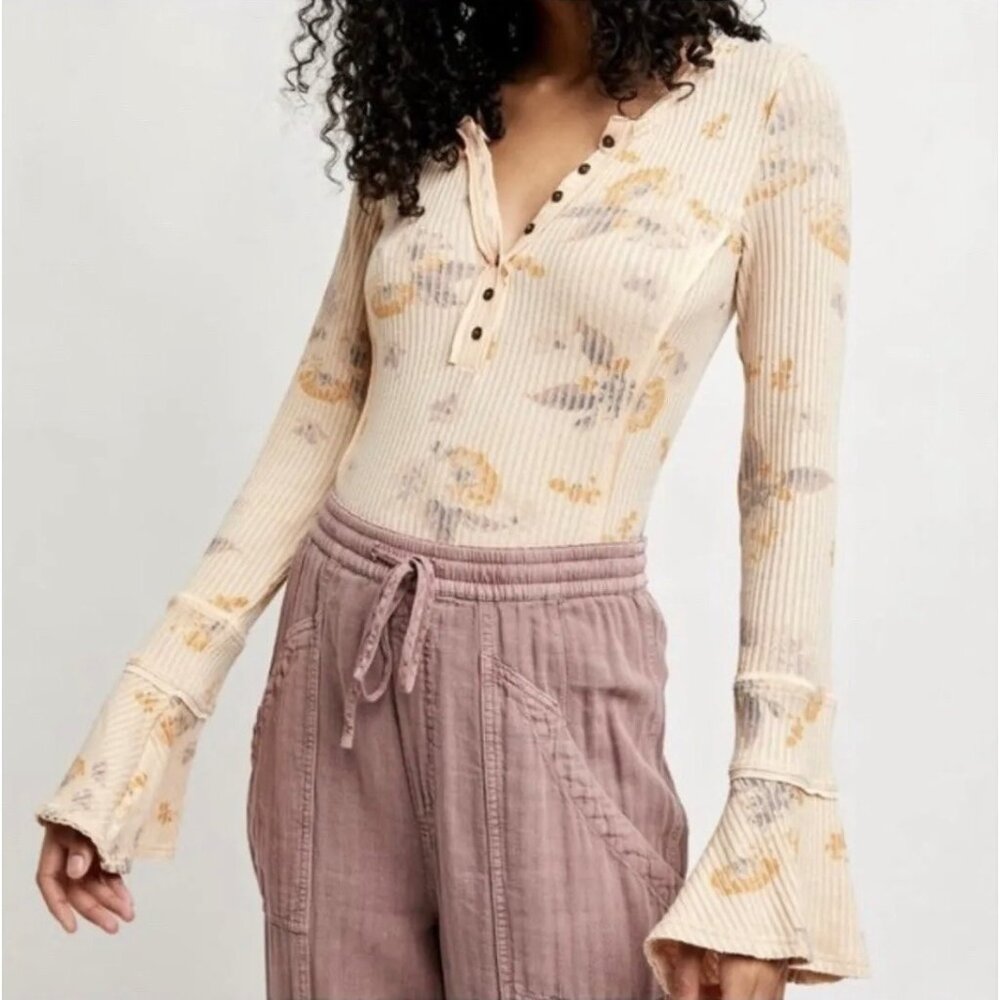 NWT Free People Ribbed Long Bell Sleeve Floral Print Retro Henley Top - Picture 2 of 16